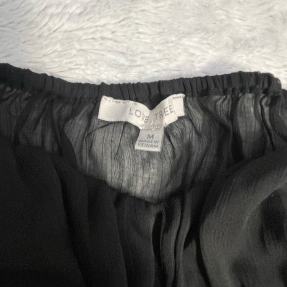 Medium Black Puffy Dress with Tie-Back Detail - Picture 4 of 5